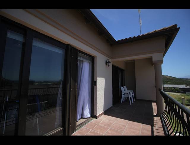 3 BEDROOM TOWNHOUSE FOR SALE IN ISLAND VIEW